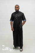 Qamis saoudien satiné Musa noir pour homme, manches courtes et col mao