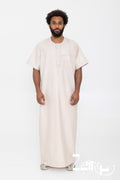 Qamis moderne satiné Nabil beige pour homme, manches courtes et col rond
