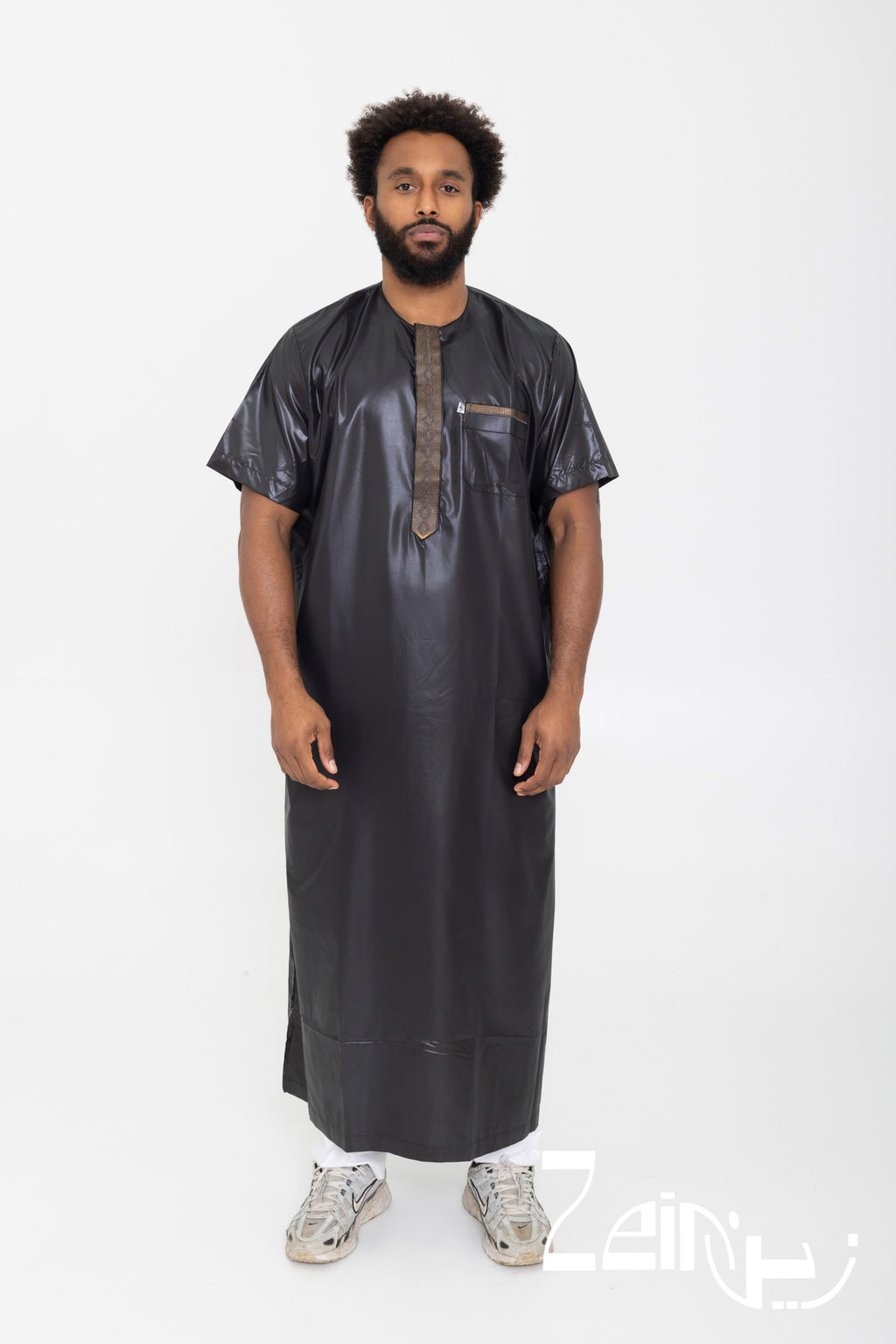 Qamis moderne satiné Nabil noir pour homme, manches courtes et col rond