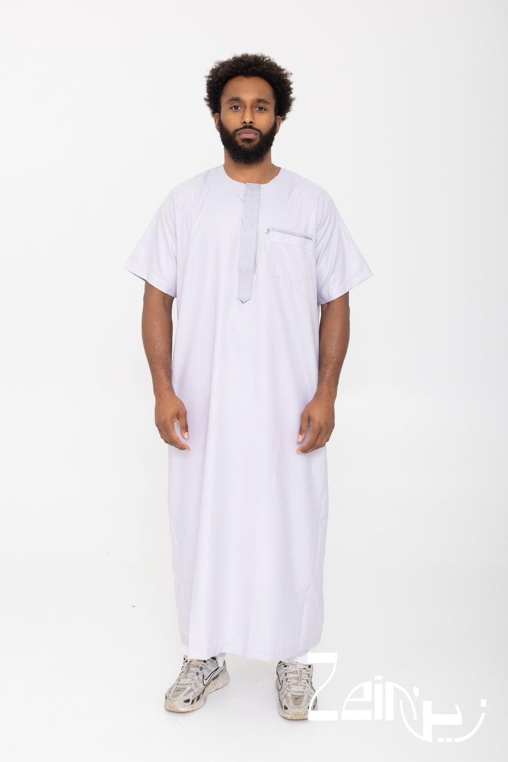 Qamis moderne satiné Nabil gris pour homme, manches courtes et col rond