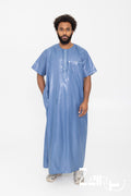 Qamis moderne satiné Nabil bleu pour homme, manches courtes et col rond
