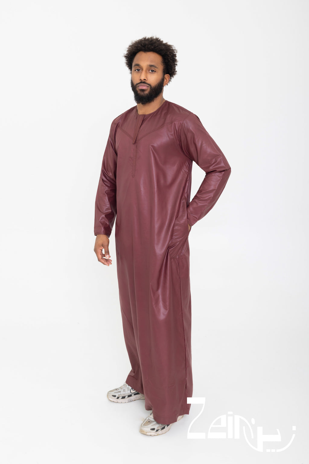 Qamis omani satiné Ayoub bordeaux pour homme, col rond et pantalon assorti