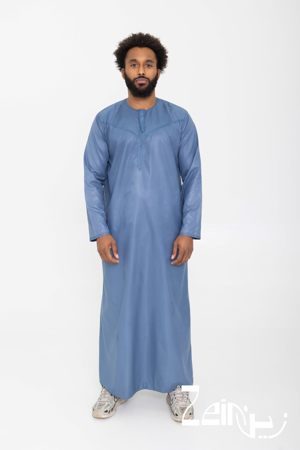 Qamis omani satiné Ayoub bleu pour homme, col rond et pantalon assorti