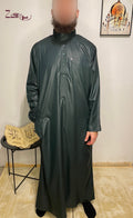 Qamis saoudien Yacoub vert pour homme, col mao et poche poitrine