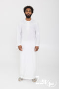 Qamis Omani Hamza blanc cassé pour homme, col rond et patte de boutonnage brodée ivoire