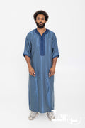 Qamis marocain satiné Jad bleu pour homme, manches courtes et col brodé