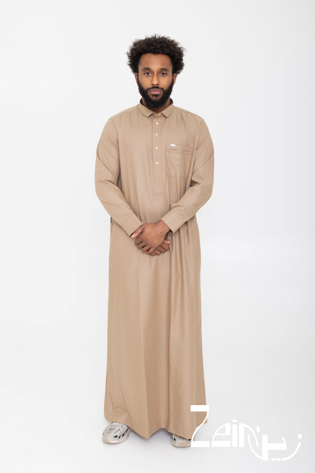 Qamis qatari Ahmed taupe pour homme, avec col et pantalon assorti