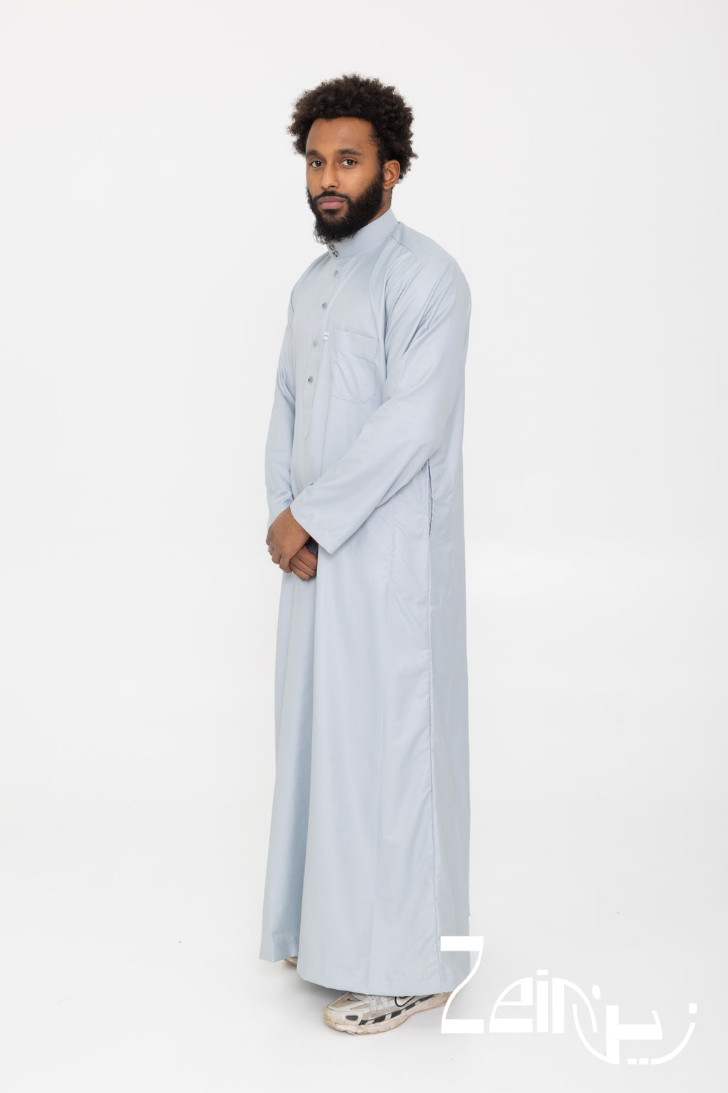 Qamis Tarek gris pour homme, col montant et poche poitrine