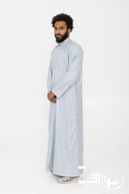 Qamis Tarek gris pour homme, col montant et poche poitrine