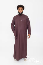 Qamis Tarek bordeaux pour homme, col montant et poche poitrine