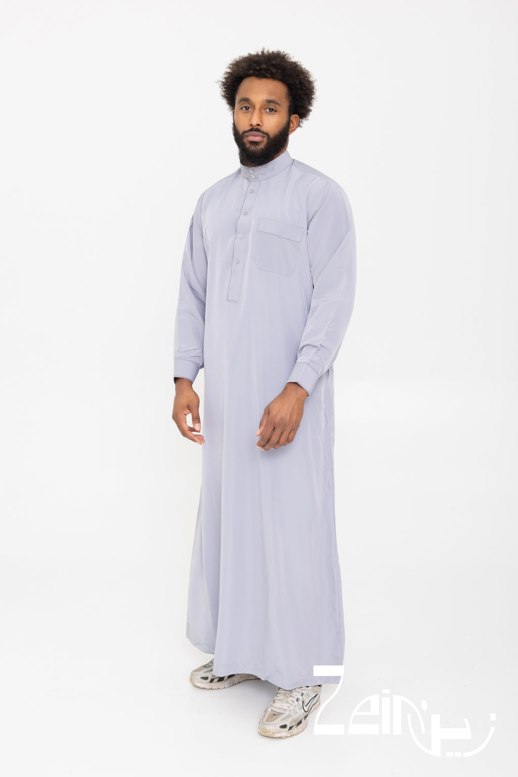 Qamis saoudien Ammar gris pour homme, avec col et pantalon assorti