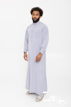 Qamis saoudien Ammar gris pour homme, avec col et pantalon assorti