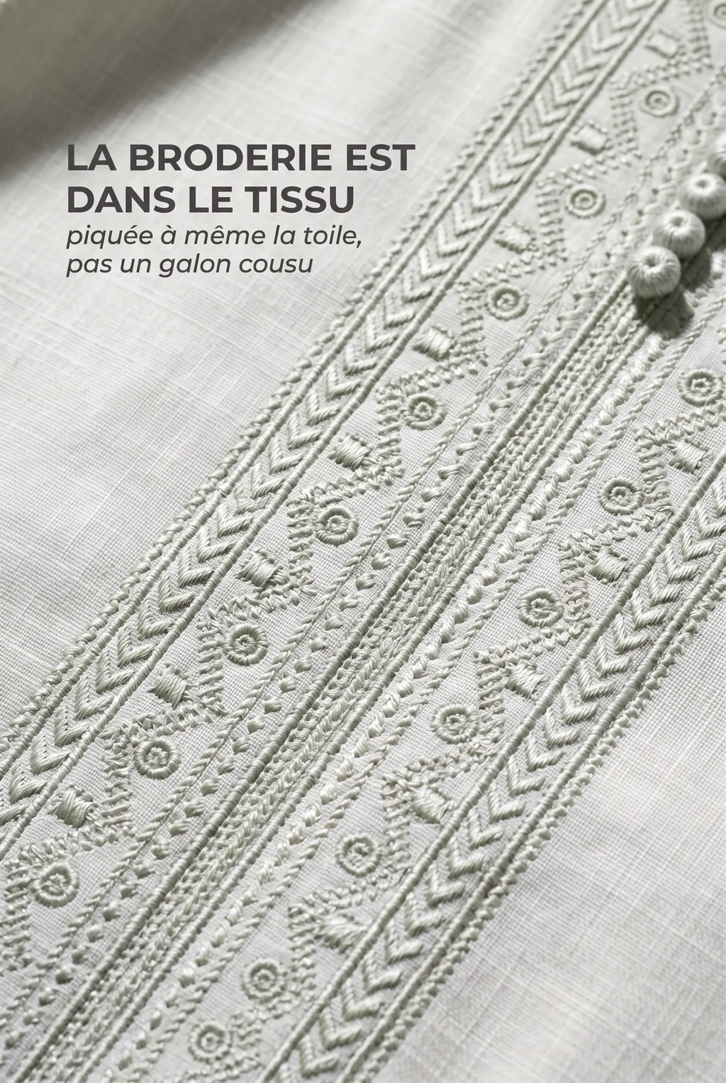 Broderie berbère vert sauge du qamis Issam, piquée à même la toile