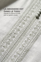 Broderie berbère vert sauge du qamis Issam, piquée à même la toile
