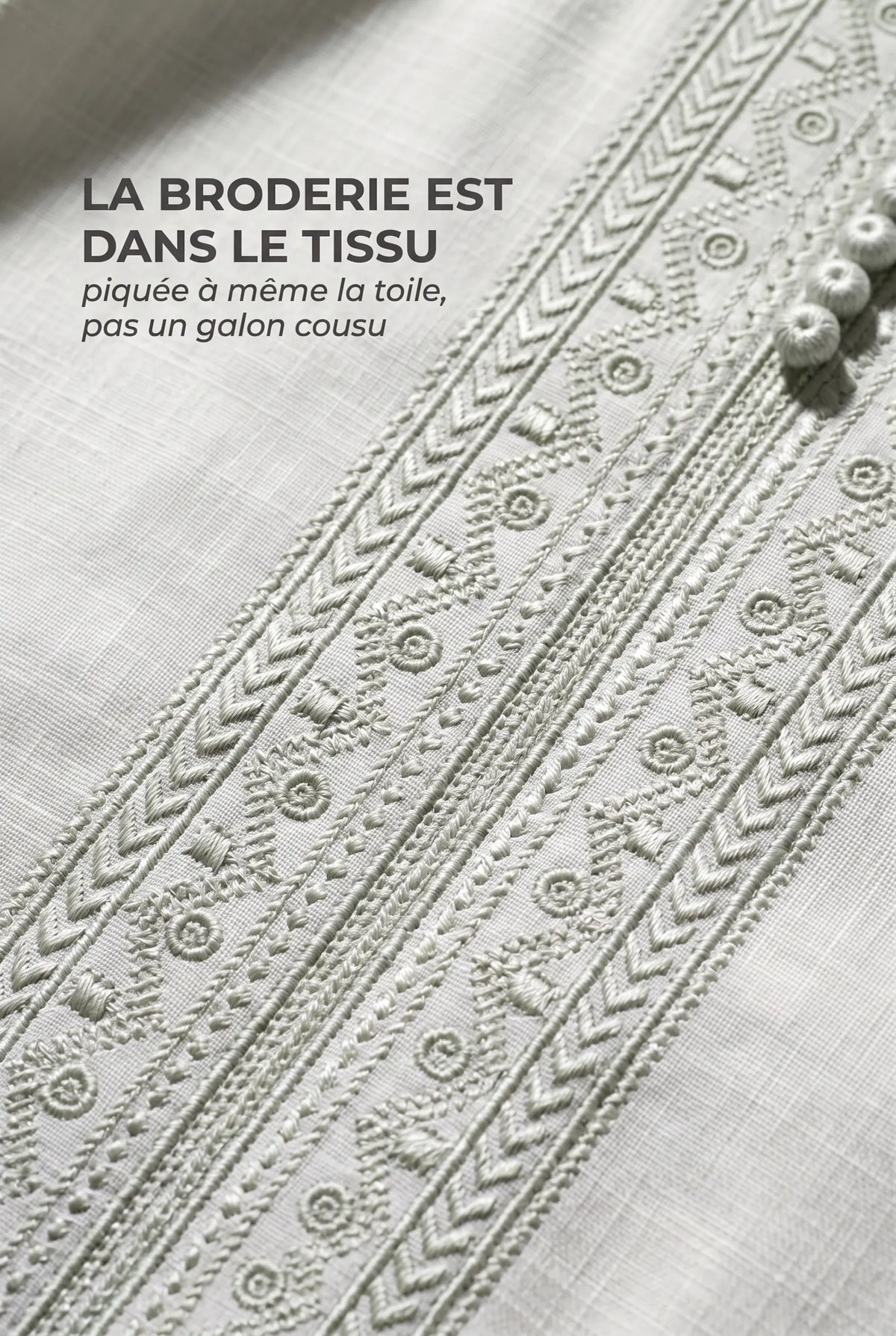 Broderie berbère vert sauge du qamis Issam, piquée à même la toile