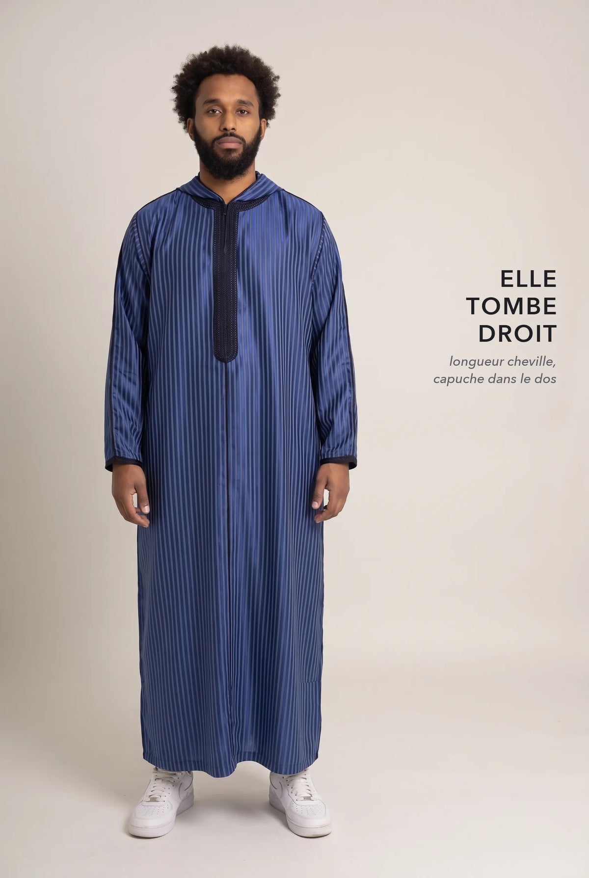 Coupe droite et longueur cheville de la djellaba à capuche Fares bleue