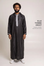 Coupe droite et longueur cheville de la djellaba à capuche Fares noire