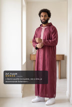 Djellaba à capuche rouge Fares portée en intérieur, avis client