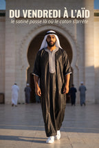 Gandoura Jad noire portée avec un keffieh dans la cour d'une mosquée
