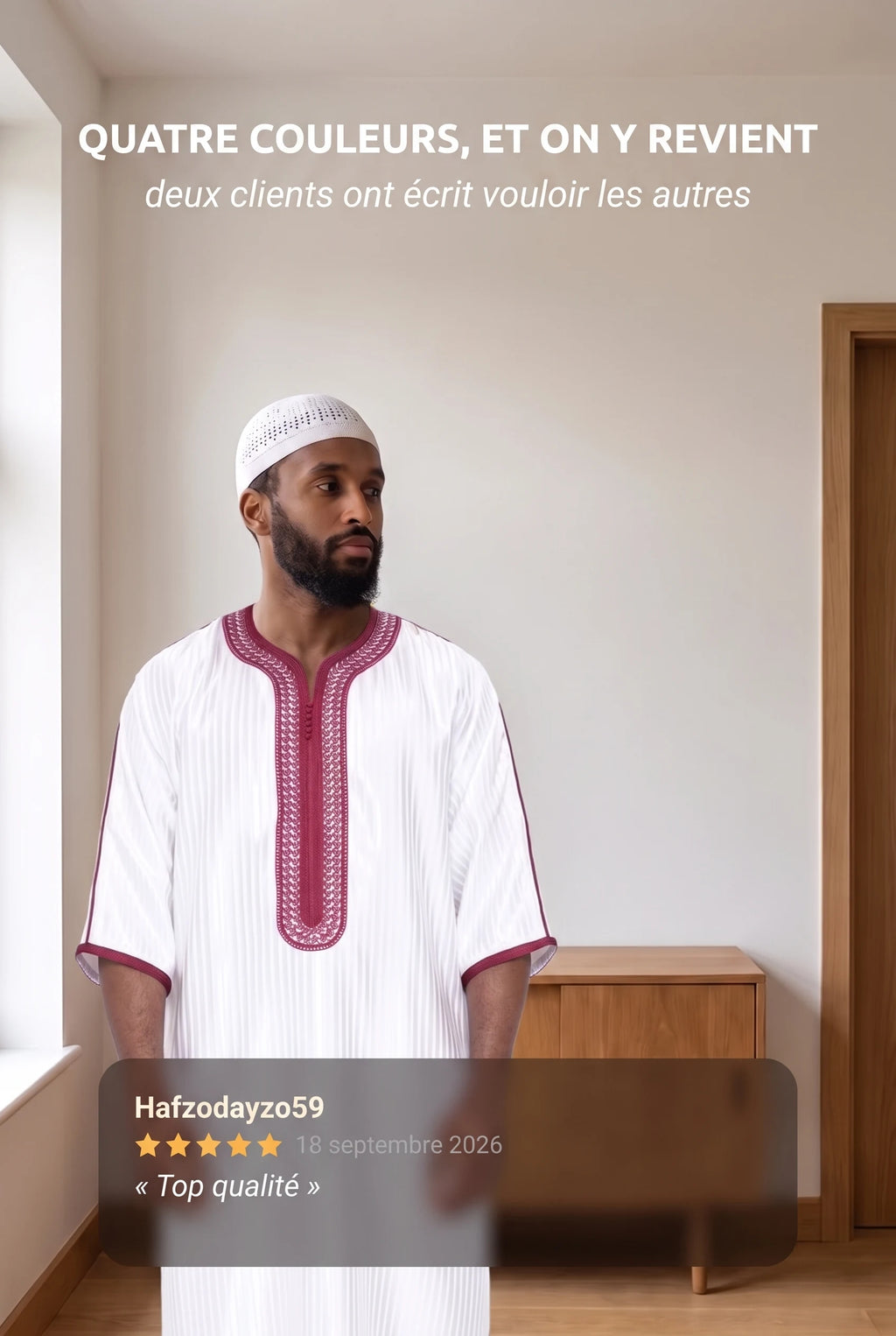 Gandoura marocaine blanche Jad portée en intérieur, avec un avis client