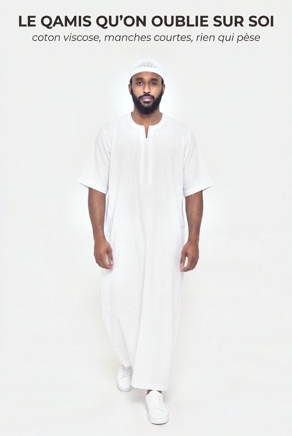 Gandoura marocaine blanche Issam en mouvement, manches courtes en coton viscose