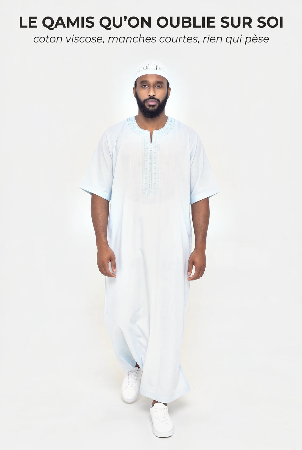 Gandoura marocaine bleu clair Issam en mouvement, manches courtes en coton viscose