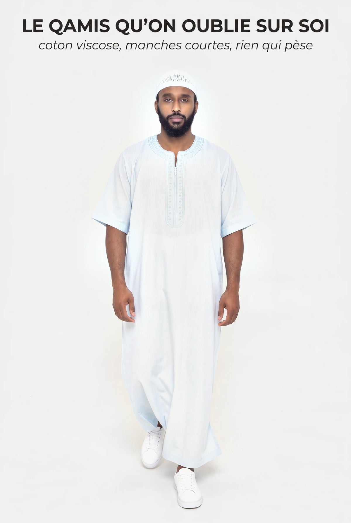 Gandoura marocaine bleu clair Issam en mouvement, manches courtes en coton viscose
