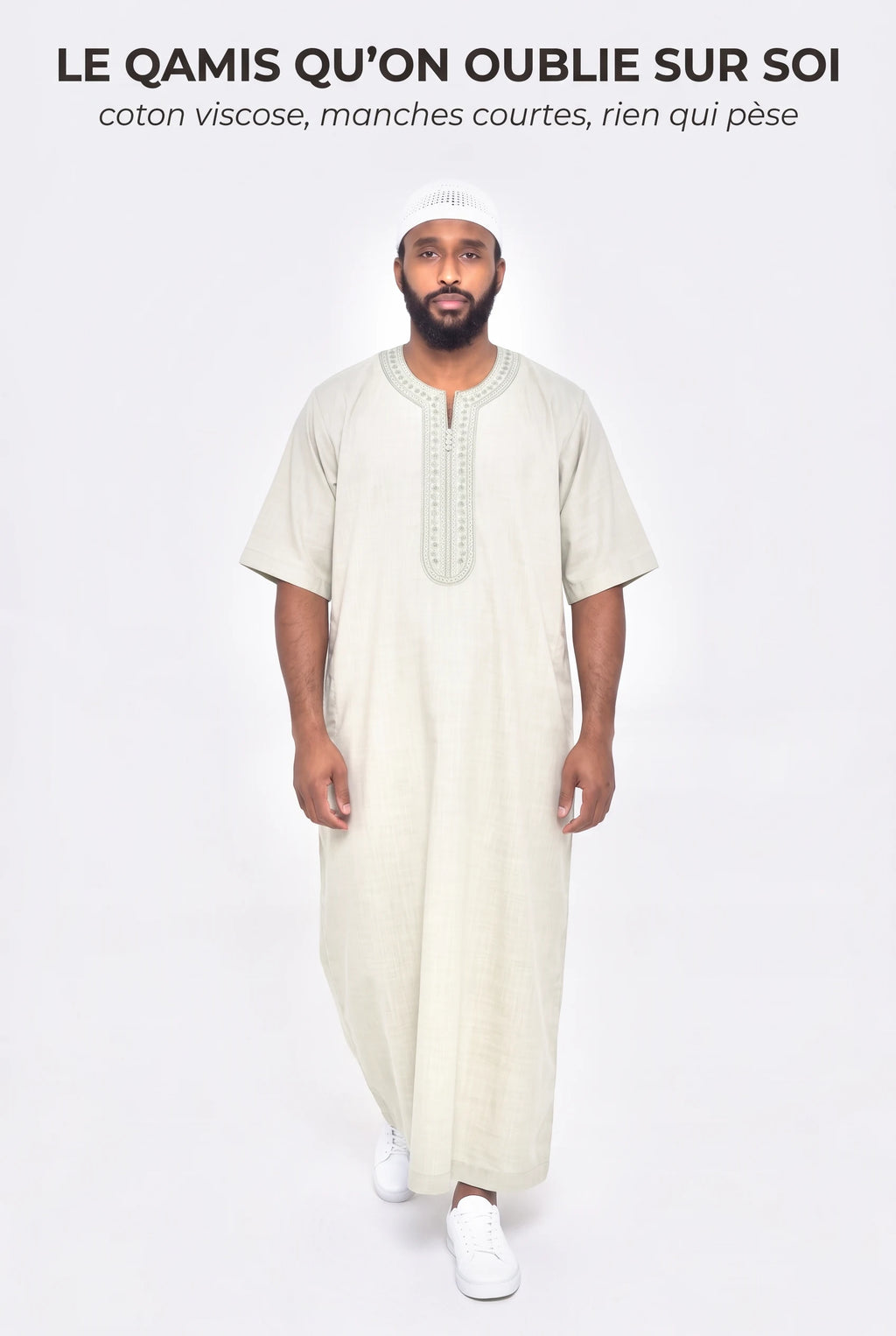 Gandoura marocaine vert sauge Issam en mouvement, manches courtes en coton viscose