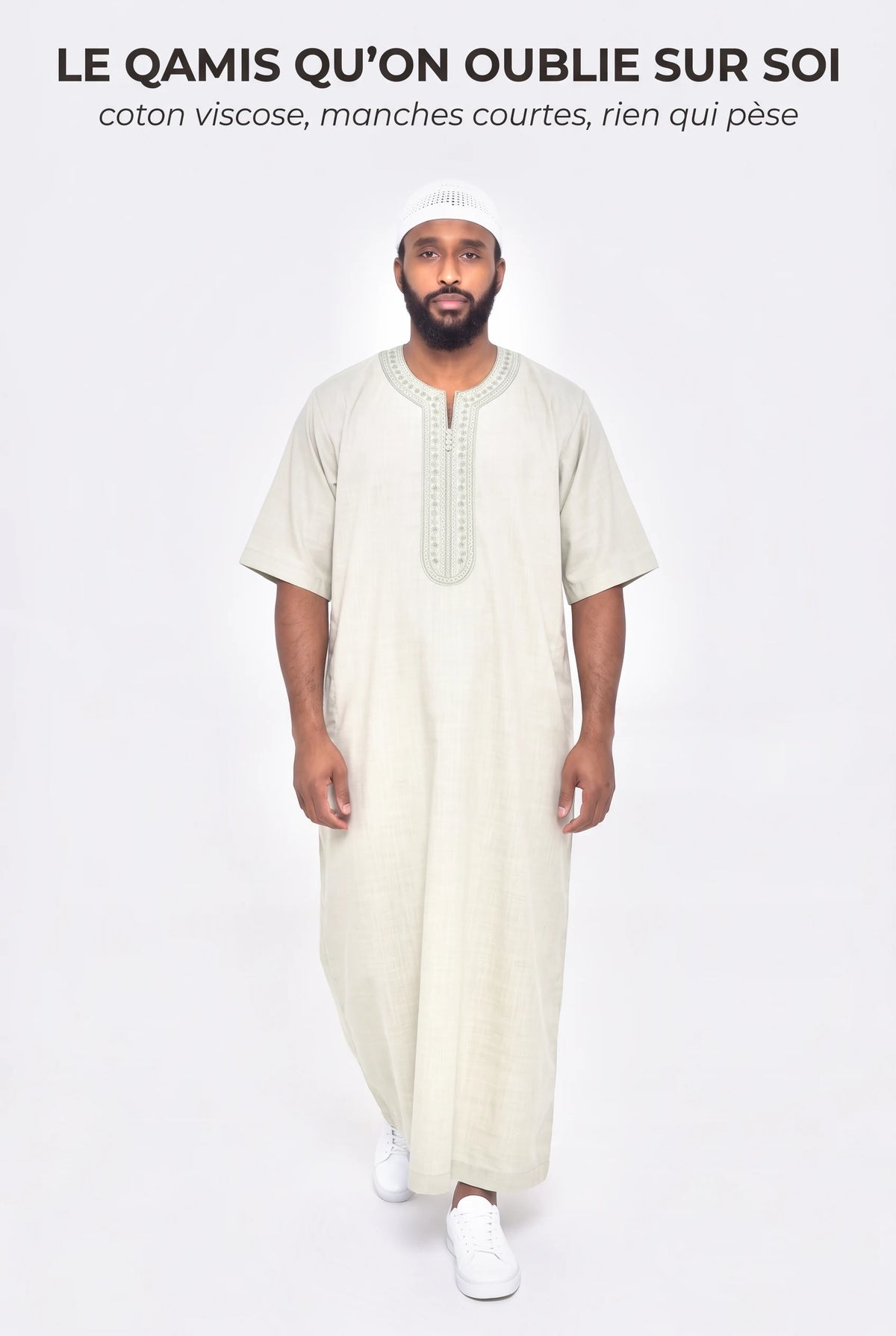 Gandoura marocaine vert sauge Issam en mouvement, manches courtes en coton viscose