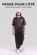 Qamis Anas noir en mouvement, le satin léger de l'été