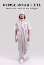 Qamis Anas blanc cassé en mouvement, le satin léger de l'été