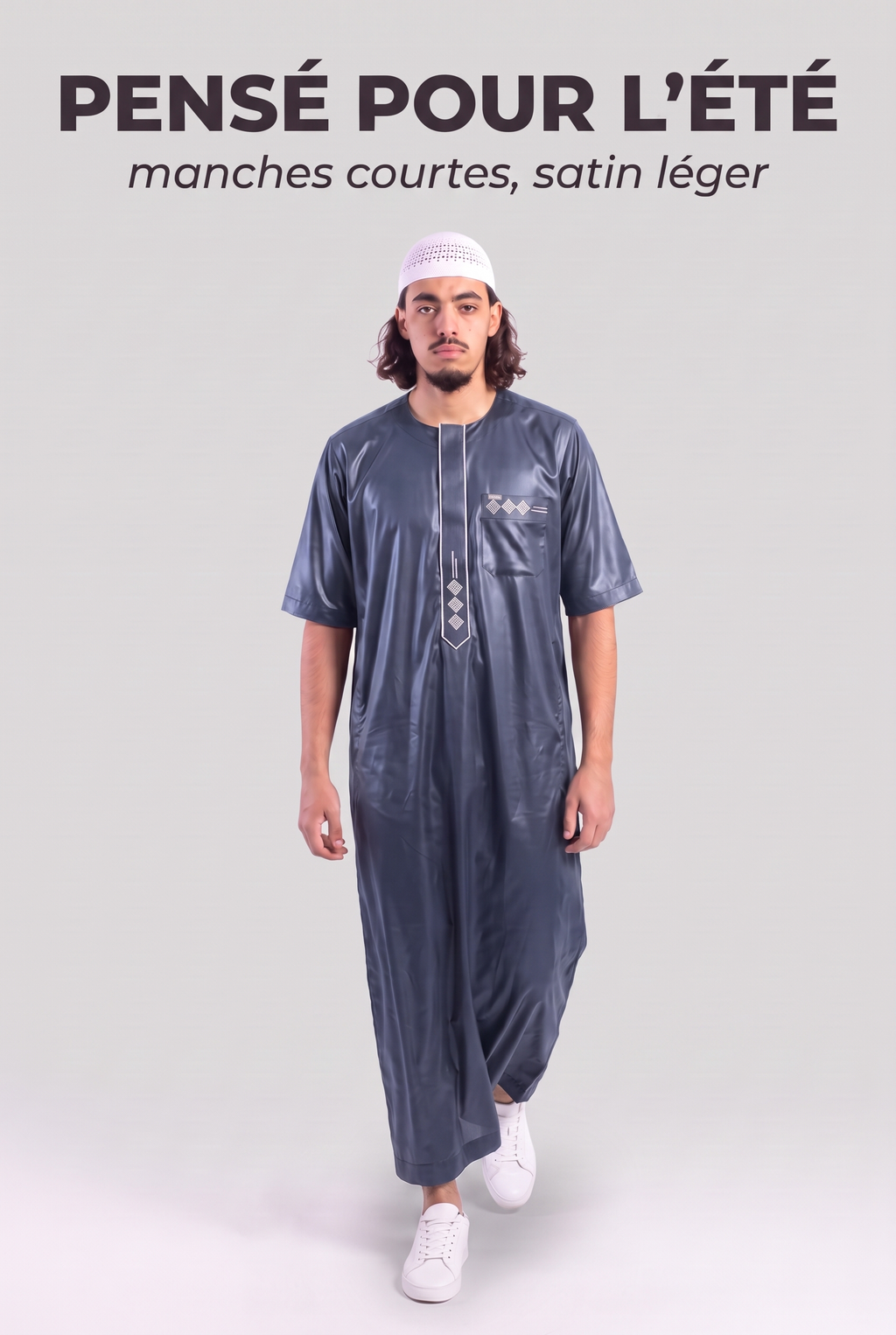 Qamis Anas bleu marine en mouvement, le satin léger de l'été