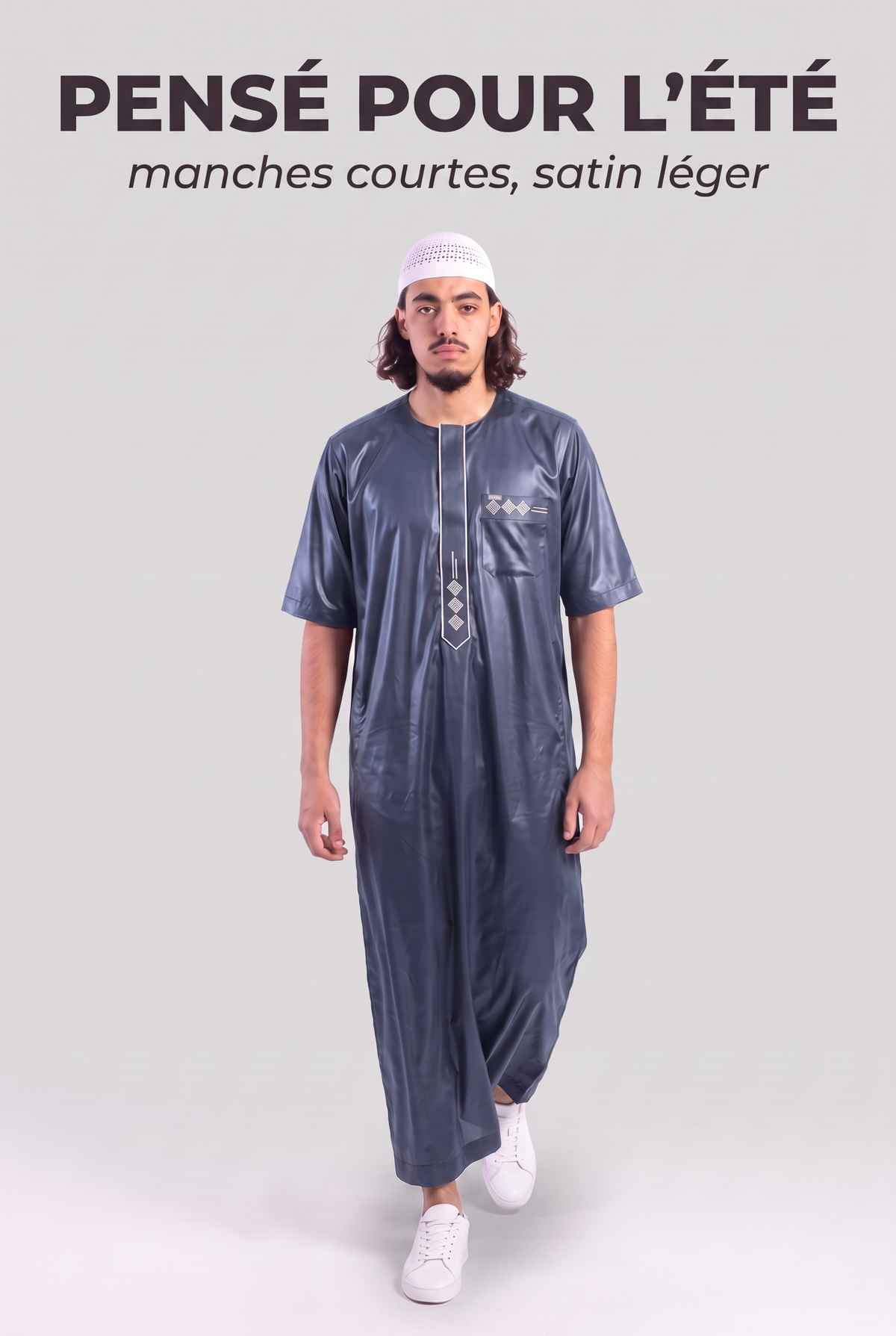 Qamis Anas bleu marine en mouvement, le satin léger de l'été
