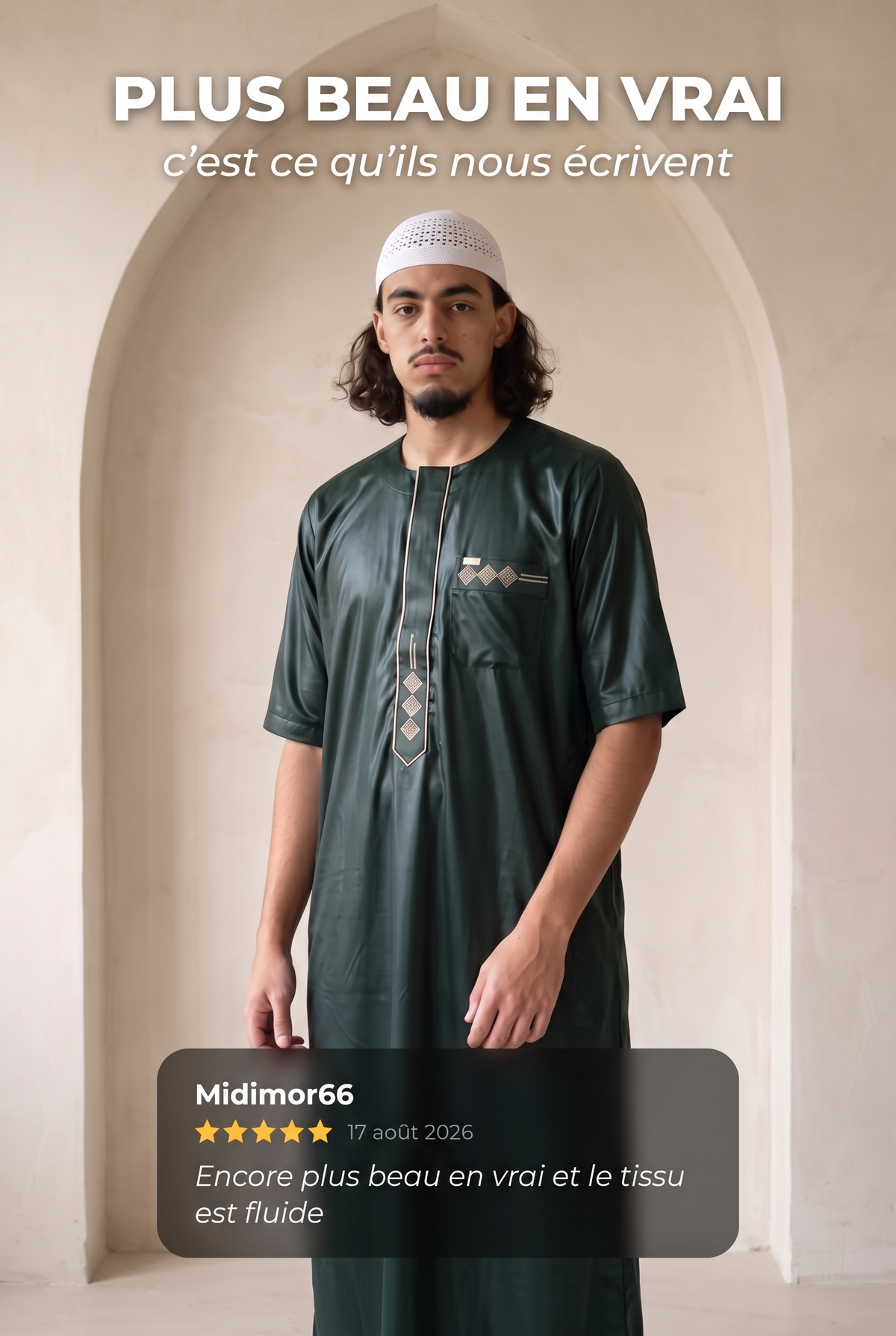 Qamis Anas vert porté en intérieur, avec un avis client