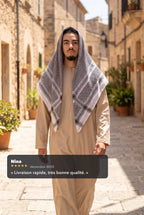 Keffieh classique porté au soleil, avec un avis client
