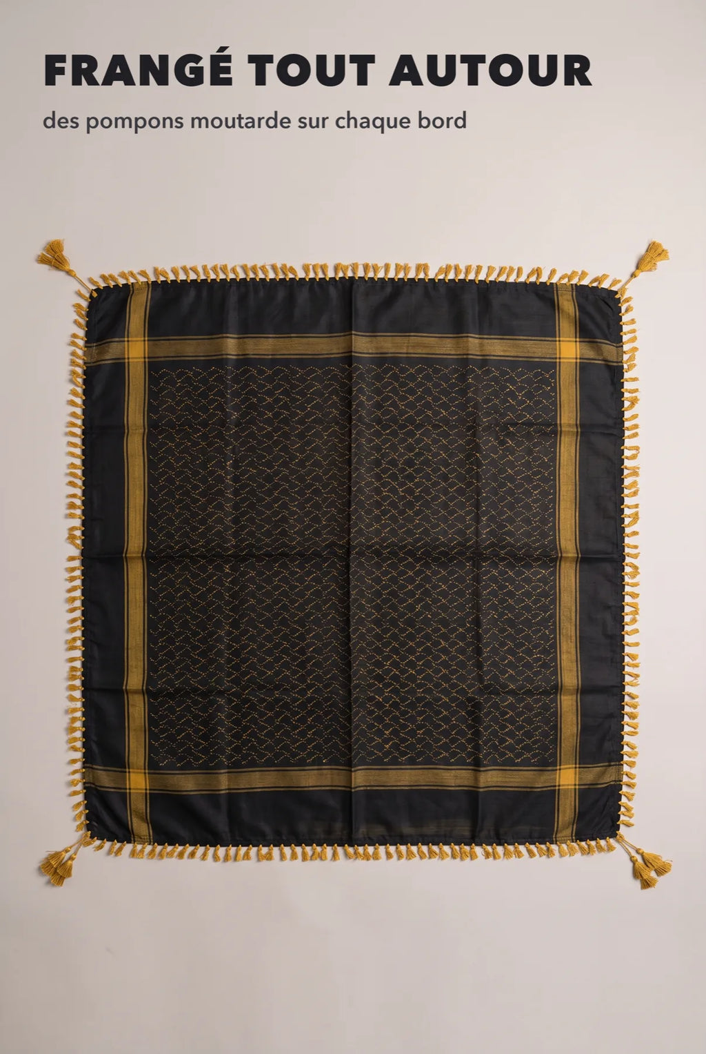 Keffieh luxe noir et or à plat, frangé de pompons sur tout le tour