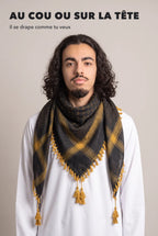 Keffieh luxe noir et or noué au cou