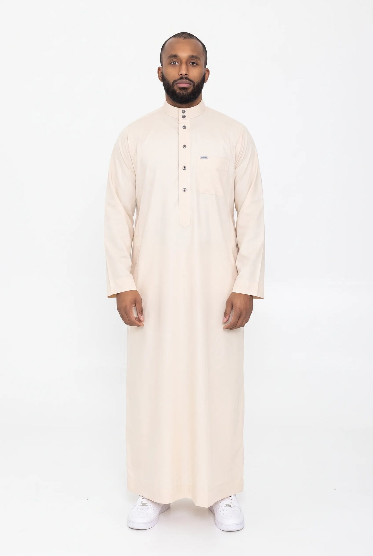 Qamis col mao beige Tarek porté, manches longues, vue de face