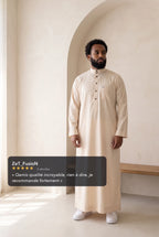 Qamis col mao beige Tarek porté en situation