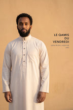 Le qamis Tarek beige comme tenue du vendredi