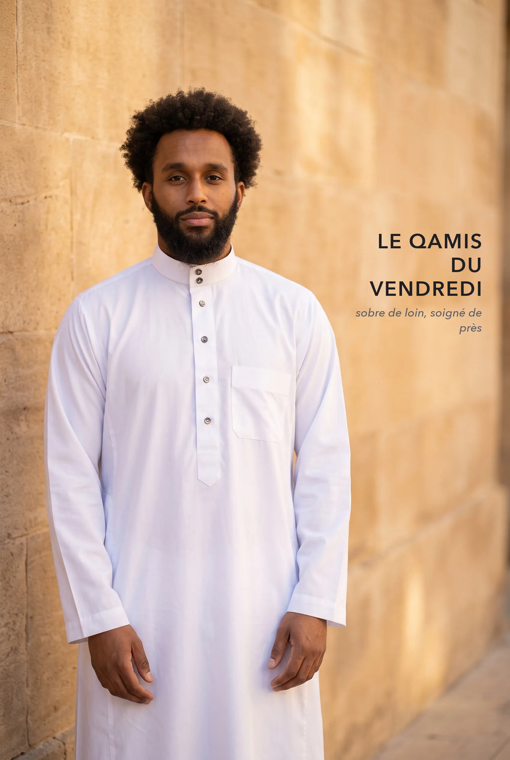 Le qamis Tarek blanc comme tenue du vendredi