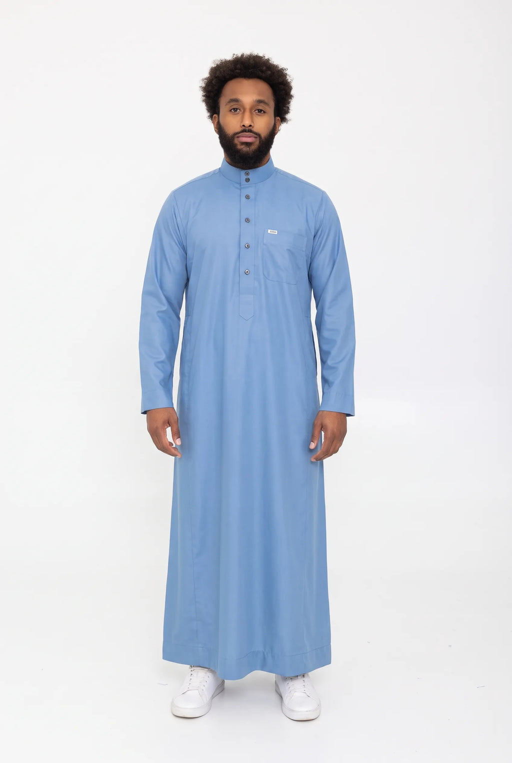 Qamis col mao bleu Tarek porté, manches longues, vue de face