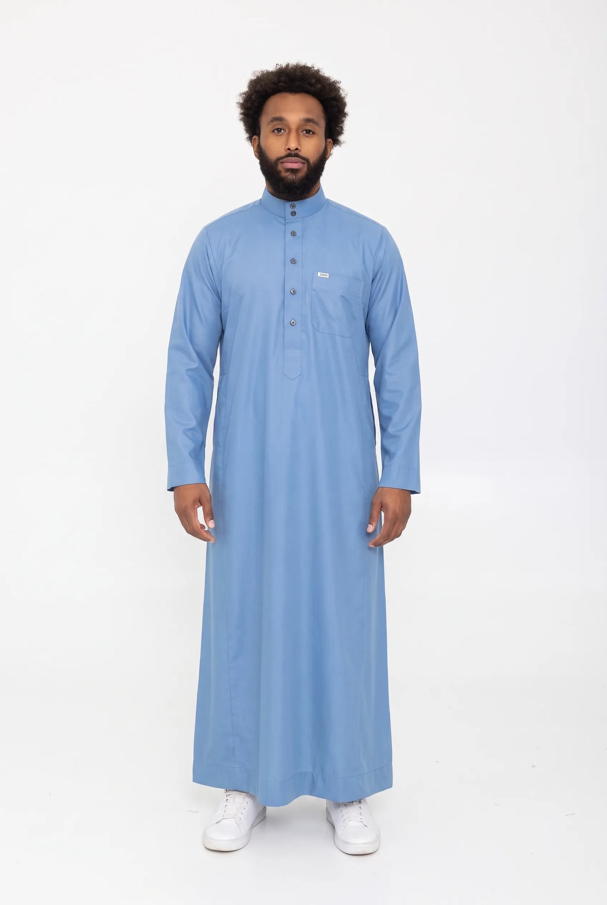 Qamis col mao bleu Tarek porté, manches longues, vue de face