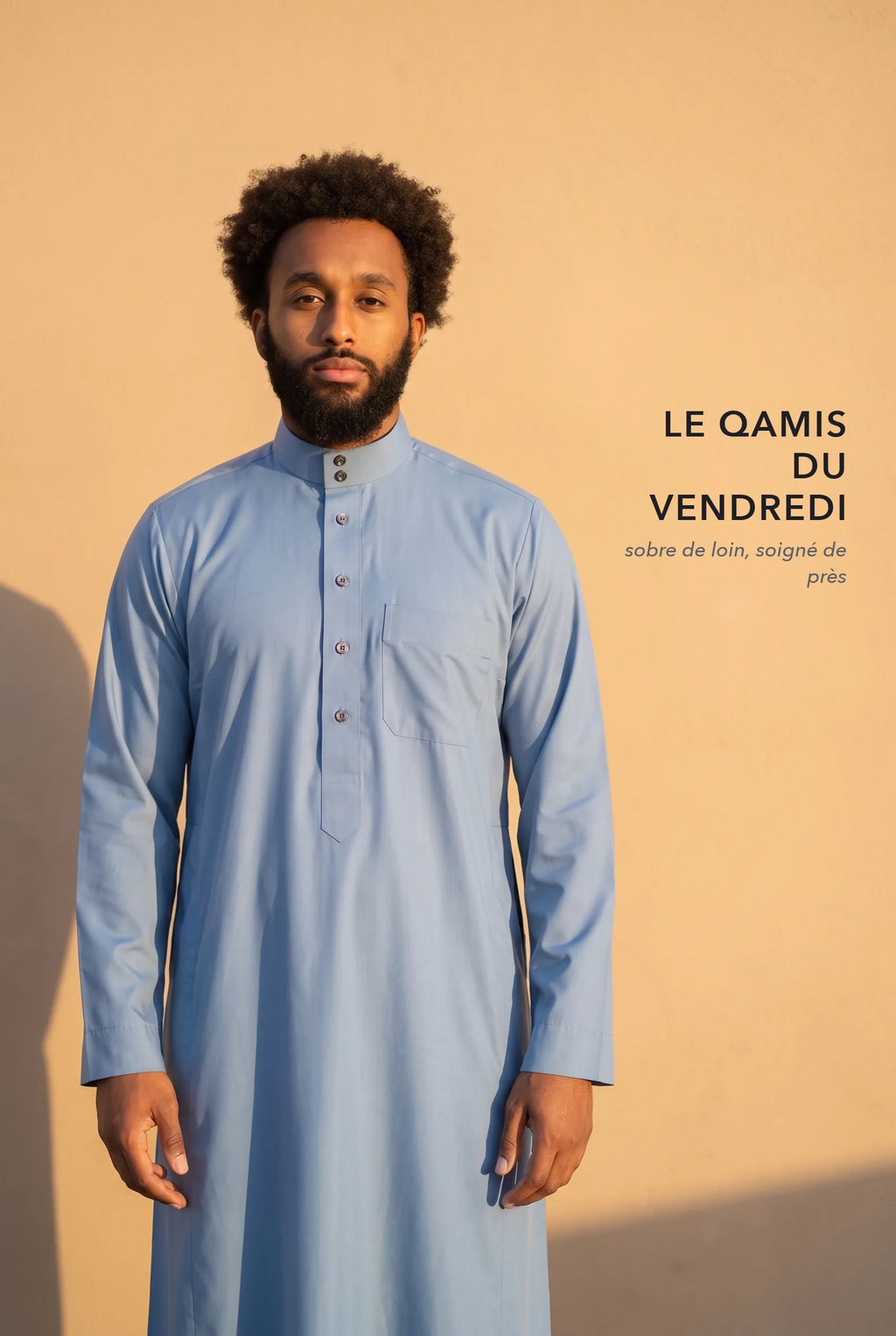 Le qamis Tarek bleu comme tenue du vendredi