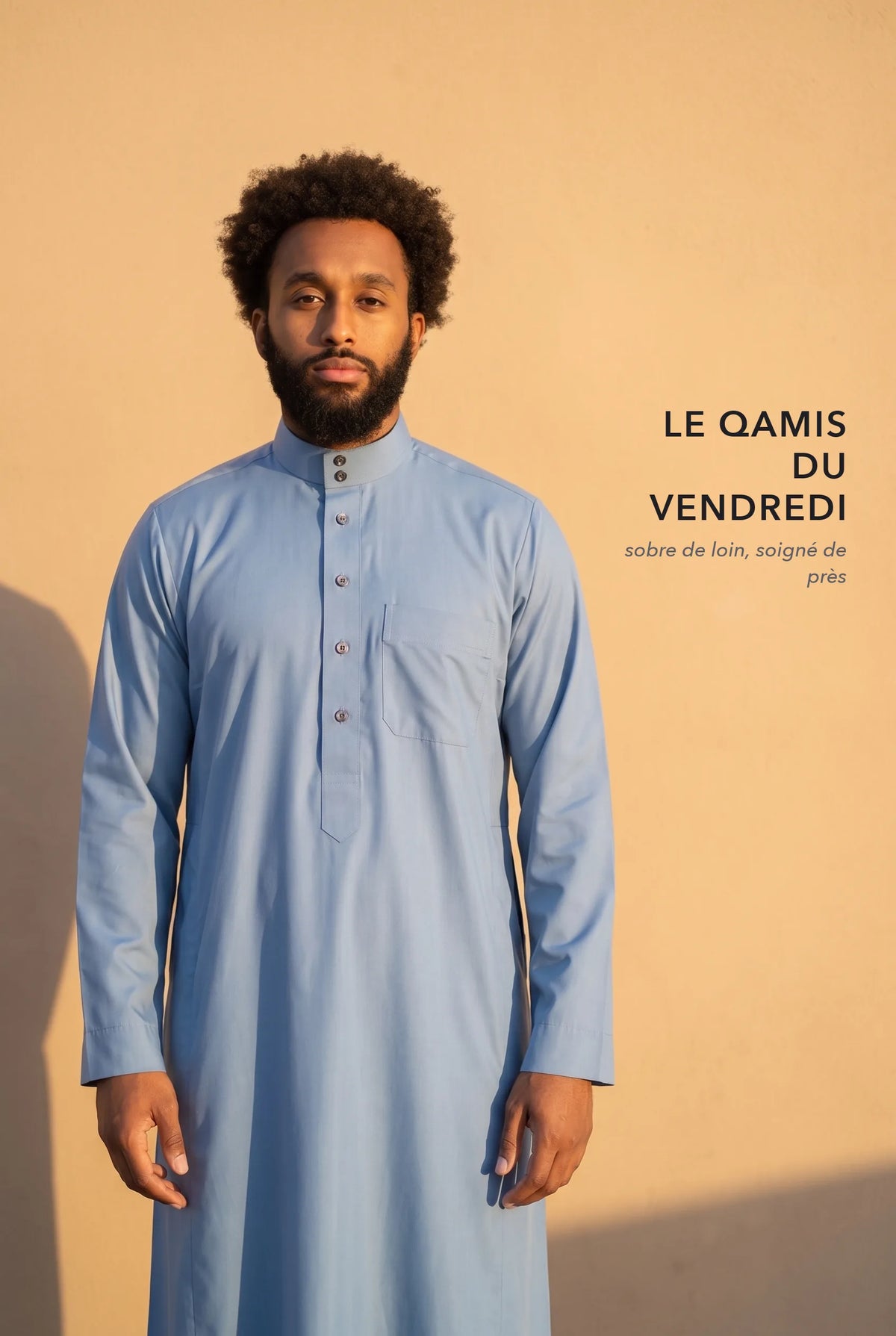 Le qamis Tarek bleu comme tenue du vendredi