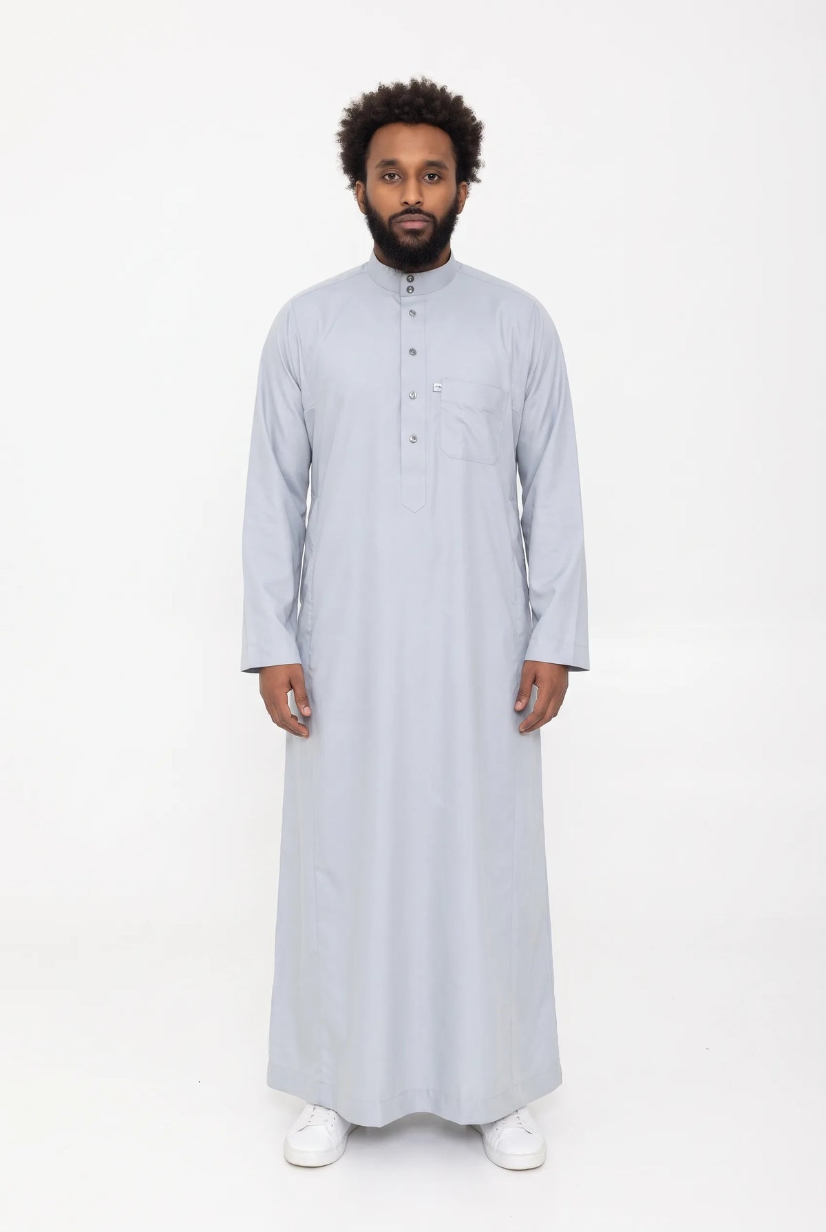 Qamis col mao gris Tarek porté, manches longues, vue de face