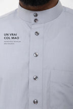 Col mao fermé et boutons anthracite du qamis Tarek gris