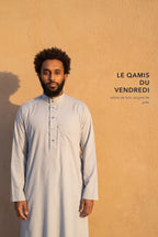 Le qamis Tarek gris comme tenue du vendredi