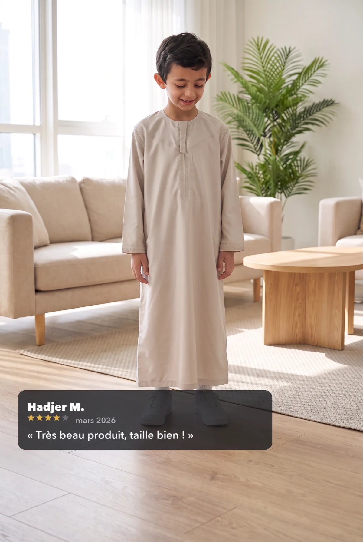 Qamis enfant Zaid beige porté, avec un avis client