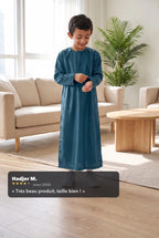 Qamis enfant Zaid bleu canard porté, avec un avis client